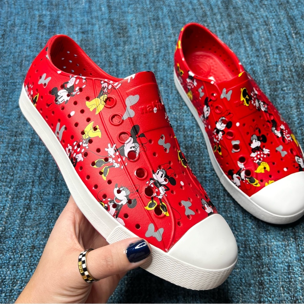 Native x Disney Slip On Minnie Mouse Shoes in Red White Black Women's Size 7